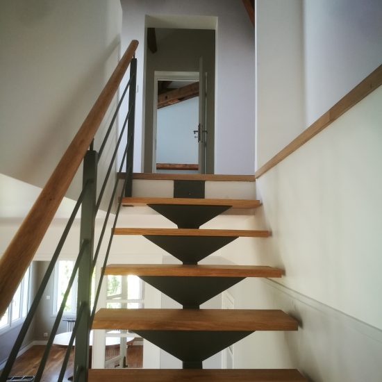 Escalier sur mesure mixte alu/bois chêne